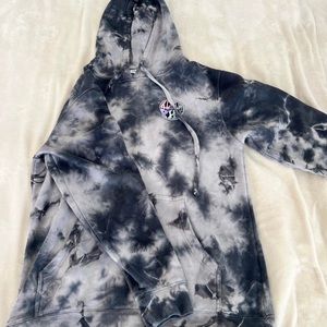 alpha phi tie-dye hoodie (runs big)